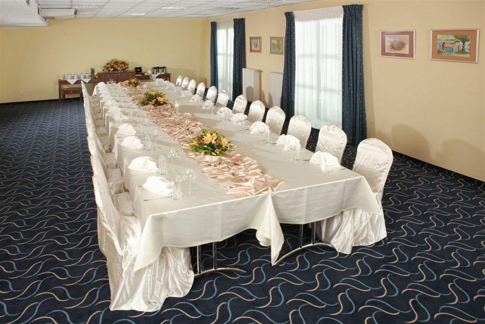 Comfortbiznes Pruszkow Luaran gambar