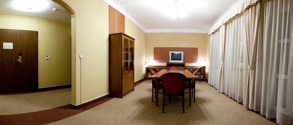 Comfortbiznes Pruszkow Luaran gambar