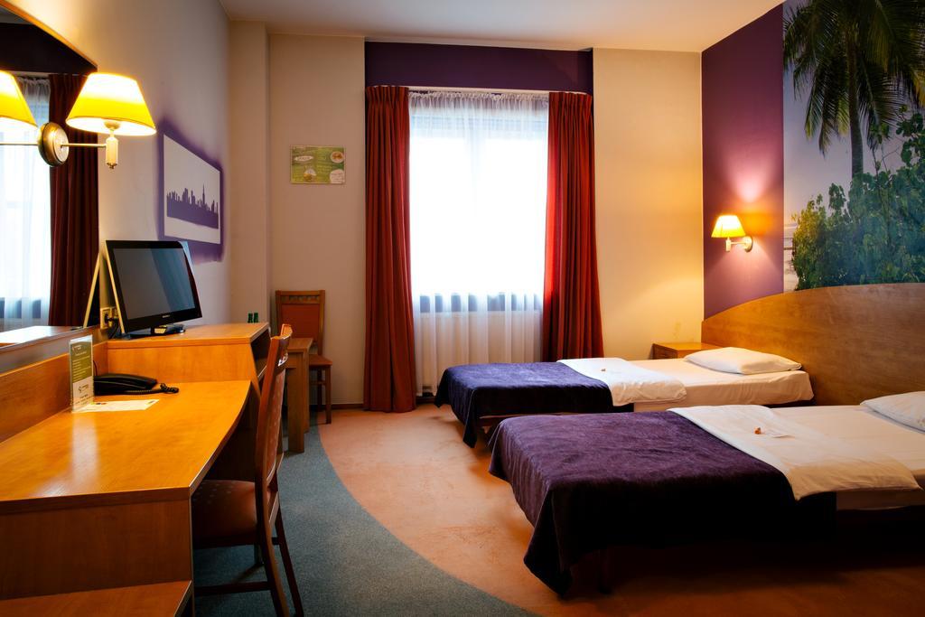 Comfortbiznes Pruszkow Luaran gambar
